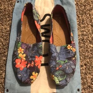 TOMS faded tropical classic shoes